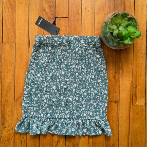 SOLD - NWT Nasty Gal Ditsy Floral Shirred Skirt - Picture 5 of 6